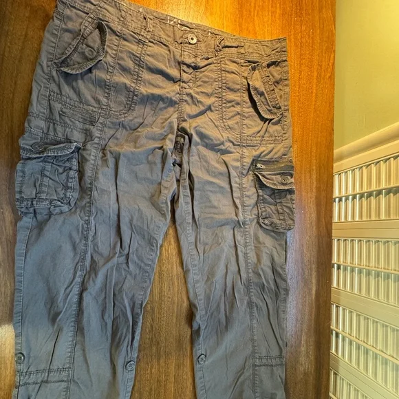 Calvin Klien Jeans, Cropped Cargo Pants Army Green SZ 16 - Picture 1 of 11